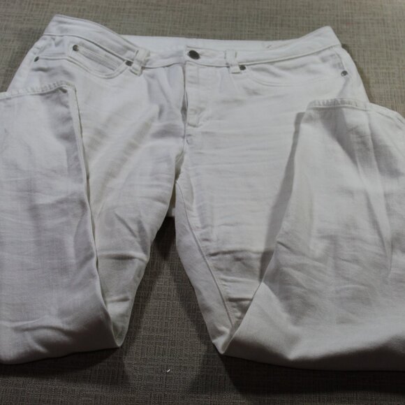 Two by Vince Camuto White Mid Rise Tapered Jeans - Picture 1 of 6
